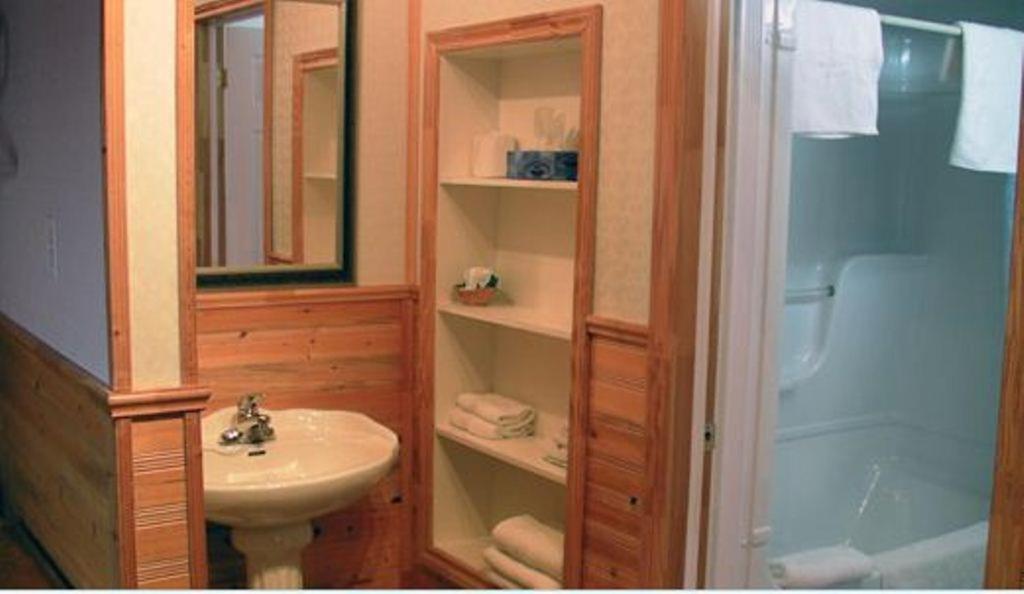 Dockside Motel St. Barbe Luaran gambar
